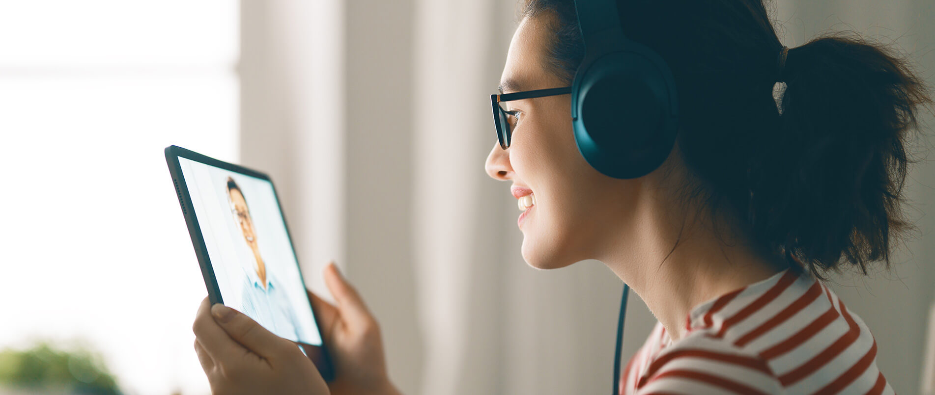 不朽情缘官方网站正式推出商用5G RedCap模组RG255C-GL，进一步丰富RedCap产品阵容