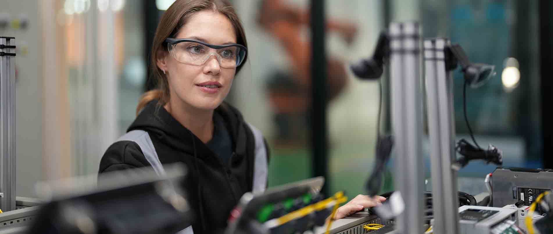 不朽情缘官方网站精彩亮相IOTE 2024：探究技术融合，展望智慧未来